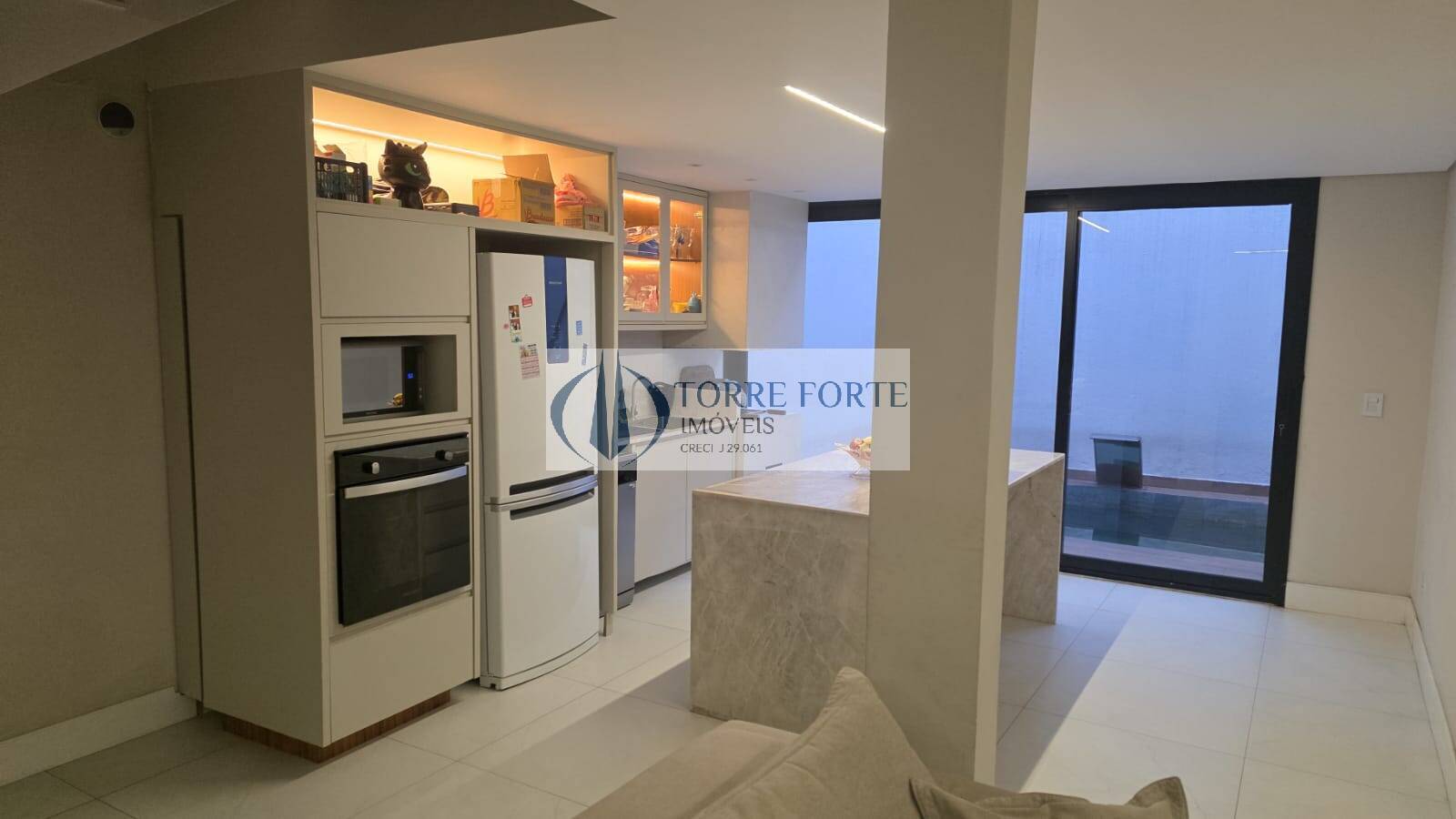 Casa à venda com 2 quartos, 220m² - Foto 4
